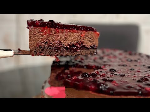 Tort de ciocolată cu fructe de pădure și dulceață de afine | Cristine Cuisine