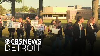 Birmingham teachers picketing over lack of a new contract
