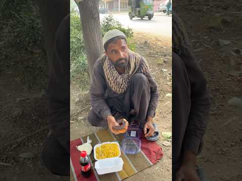 Bhai kai liye rizq aya #humanity #love #india