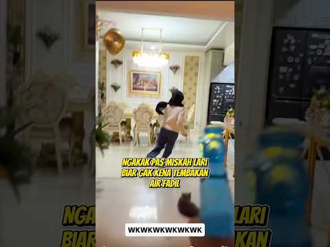 Ngakak pas miskah lari biar gak kena tembakan air fadil #fadiljaidi #fadiljaidipakmuh #pakmuh