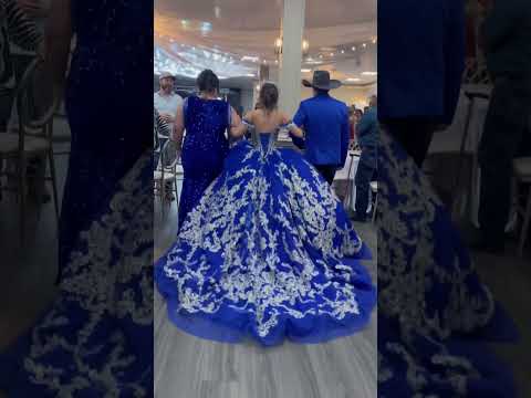 America’s grand entrance 🙌 #djponcesa #quinceañera #sanantonioquinceañera