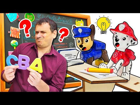 Giocattoli di Paw Patrol vanno alla Scuola Divertente! Scuola Allegra. Cartoni animati per bambini