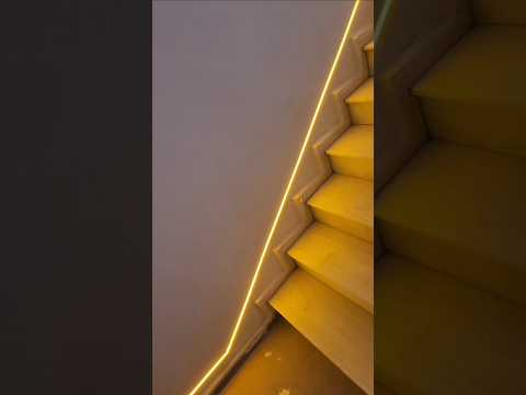 تركيب شريط اضاءة LED في سلالم المنزل