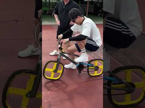 Xe đạp và máy tập tạ của các ông độc lạ ghê