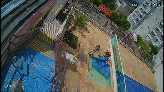 Worker falls into covered pool in São Bernardo, Brazil