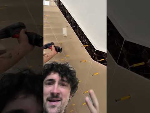 🤔 Ça critique facilement mais ça tient apparemment #reaction #astuce #travaux #btp #renovation #pov