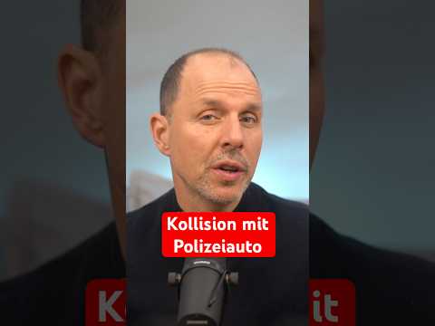 Autofahrer kollidiert mit Polizeiauto 💥​🚓​ | WBS.LEGAL #shorts