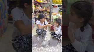 سرقت طعام هي واختها لم كشفهم صاحب الماركت كانت صدمة😱