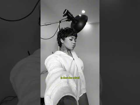 Quantas coisas cabem na minha bag? ❤️‍🔥Ouça agora meu EP SIX. em todas as plataformas! 6️⃣ #shorts