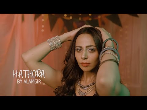 Hathora by  Alamgir.   A song by the legend depicting pain associated with betrayal and heartbreak