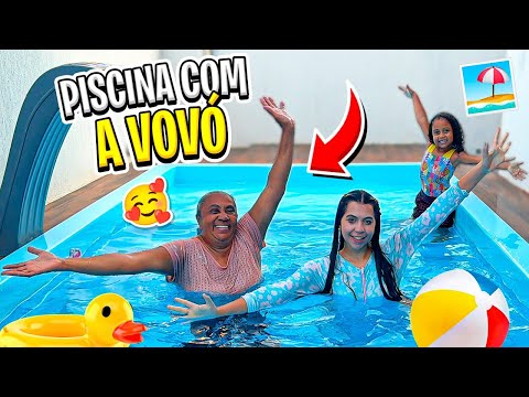 SARAH DE ARAÚJO EM UM DIA DE DIVERSÃO NA PISCINA COM A VOVÓ E A PRIMA ! Dia a Dia com Amanda