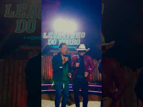 André e Andrade canta forró do Goiás com leãozinho #boanoiteee #leaozinho