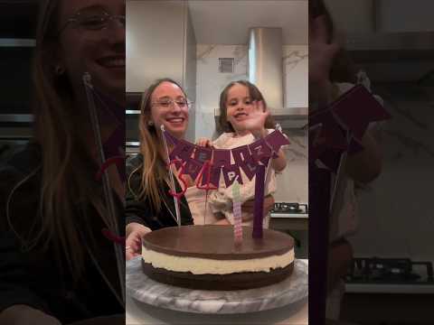 🎂El cumple de Rominita: TORTA TRIPLE CHOCOLATE, nada de frutas y un aguinaldo completo💸 #shorts