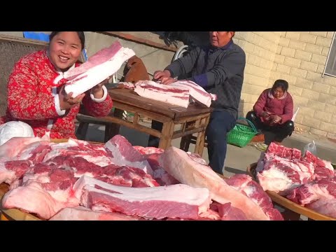 胖妹挺豪横，一次晒300斤腊肉，2个妈齐上阵，说说笑笑可真热闹【陈说美食】