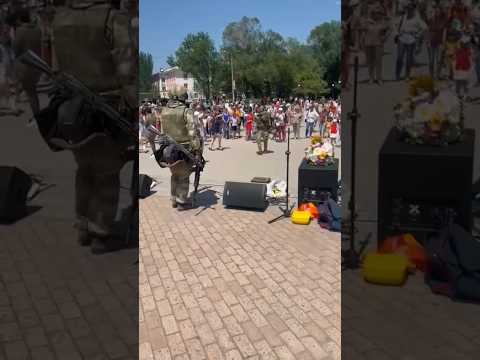 Дагестанские военные танцуют с украинскими девушками в Бердянске!