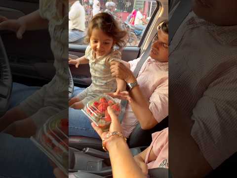 Strawberry 🍓 itna favourite hai kiyansh ka 😍 #cute #love #cutebaby #babyvideos #kiyansh #straberry