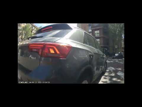 Idiot nearly hits cyclist