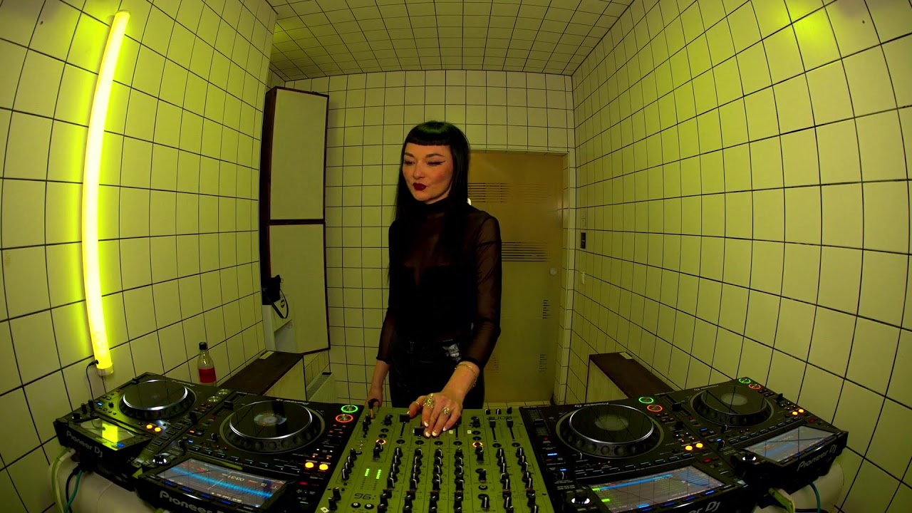 Gradient – Jamaica Suk | HÖR – October 30 / 2025