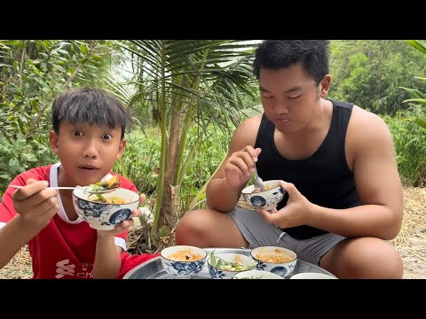 Ăn 20 trứng hột vịt lộn xào me của ba anh em|| Anh Hai Rảnh TV