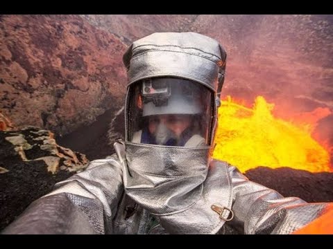 Videos Increíbles 17 / Selfie con Crater de un Volcán Activo