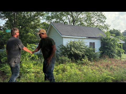 Community struck by violent TRAGEDY receives a helping hand from a stranger