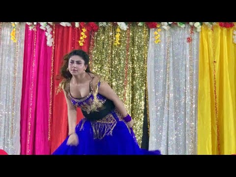 Pari Pesho First Time New Stage Dance