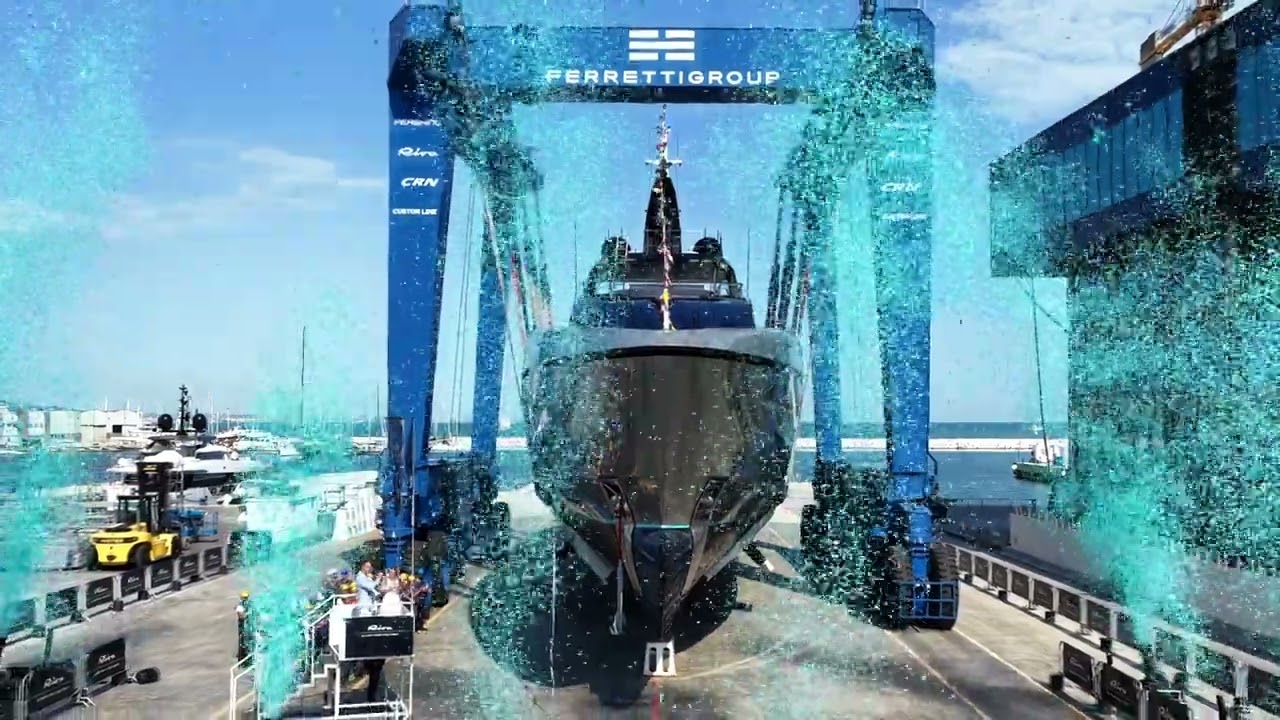Più grande, più eleganza, più Riva: varato ad Ancona il primo Riva 54Metri
