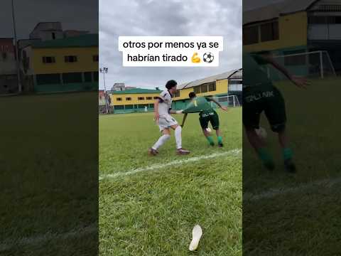 otros por menos ya se habrían tirado 💪⚽ #deportes #futbol #skills #soccer #sports