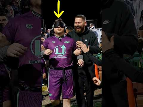 Blindfolded Fan Meets His Favourite Footballer đ