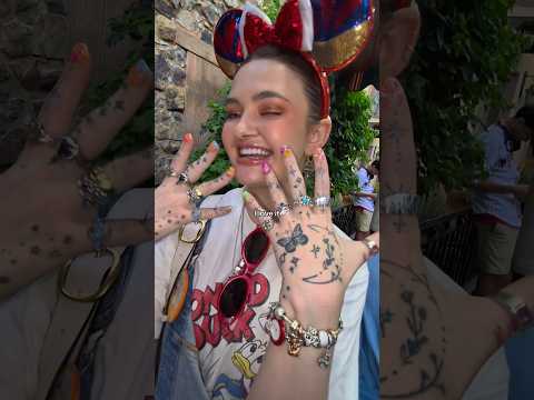 Having a custom ring made at Walt Disney World!!! ๐ญโค๏ธ๐ @DisneyParks @Disney #hostedbydisney