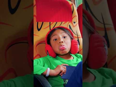 Por permitir que su hijo hiciera lo que quiera puso en riesgo la vida de estos pasajeros#viral#funny