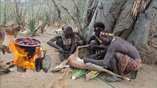 Wow That's awesome delicious organic Soup Bushmen Cooks middle of forest 😋