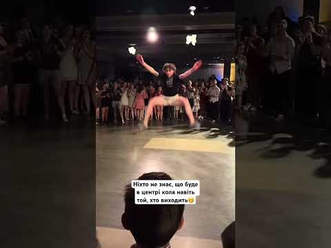 Українська Коломийка🇺🇦 Всі стають в коло і кожен бажаючий може показати елемент українського танцю