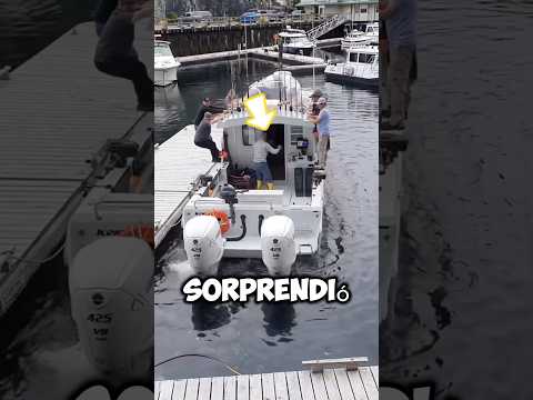 ¿Tratando Volcar un Barco? #shorts