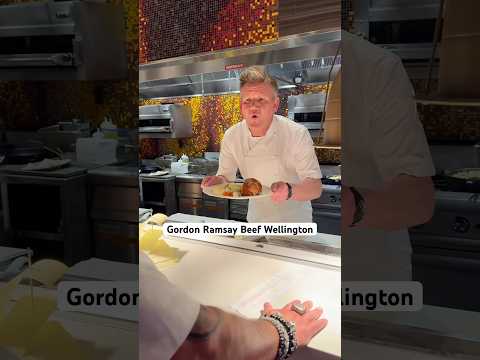 Trying Gordon Ramsay’s world famous beef Wellington 📍Hell’s Kitchen, Vegas #gordomramsay #food