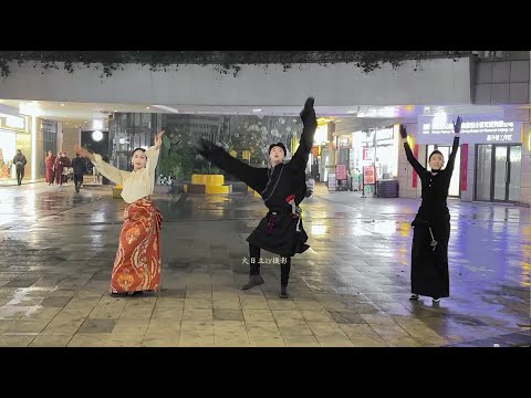 Wonderful Tibetan dance by excellent Tibetan dancers