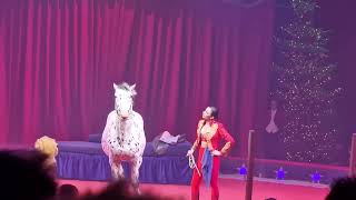 Weihnachtszirkus 2023 Stuttgart mit René Casselly und ihrer Schwester