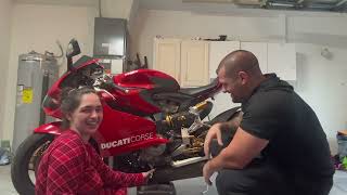 Hariel Ferrari | HOW TO CHANGE THE OIL ON A DUCATI 899/1199