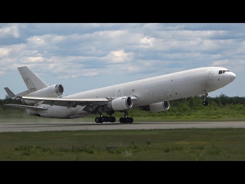 McDonnell Douglas MD-11F - Takeoff