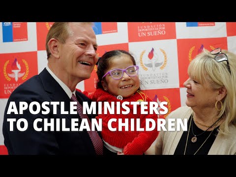 Elder Stevenson Ministers to Children in Chile