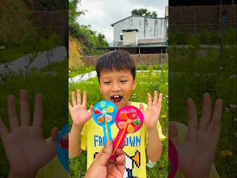 Người mẹ tốt bụng So cute - thử thách nhắm mắt ăn kem ốc quế sẽ ra sao?🍦 👀😝🤪 #shorts