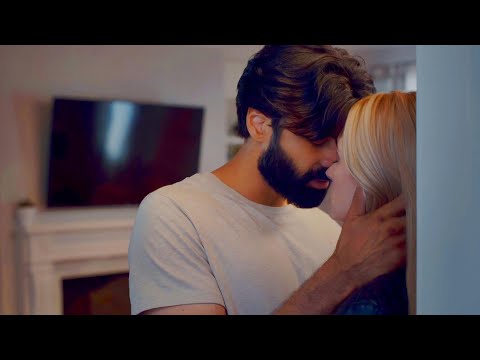 Georgia And Joe The First Kiss (Full Scene) | Ginny & Georgia S03E08