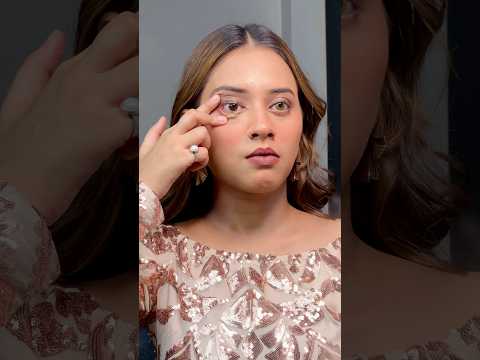 Eye lenses nikalne ka easy hack✅ #eyelenses #hack #tipsandtricks #makeuptips #makeuptutorial #tips