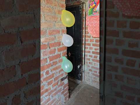 Lam no bong bay nhan qua bat ngol Burst balloons to receive surprise