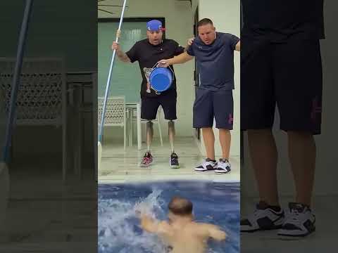 شوفواقفز في مسبح ماء بعدها هذا  اللي صار! ♥ #shorts #shortvideo #shortsviral