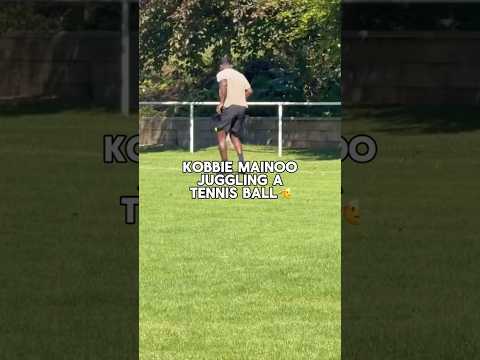 How’s your touch? 🎾 #manutd #kobbie #skills #mainoo #juggling