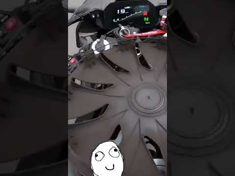 Autofahrer verliert Radkappe