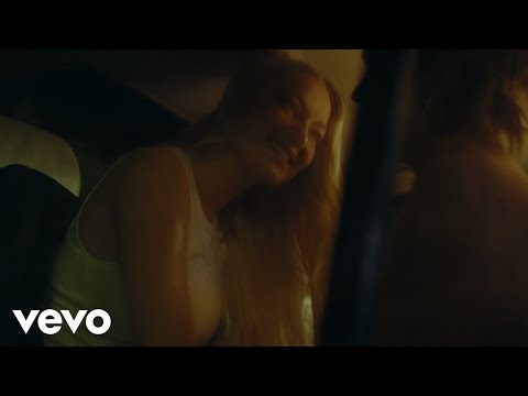Astrid S - Hot Fever Dream (Lyric Video)