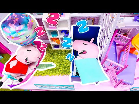 Peppa Wutz Spielzeug Video. Mama Wutz kauft neue Betten für Peppa und Schorsch.