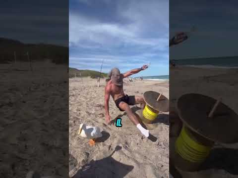 Cet homme pêche des requins ! 🦈😨